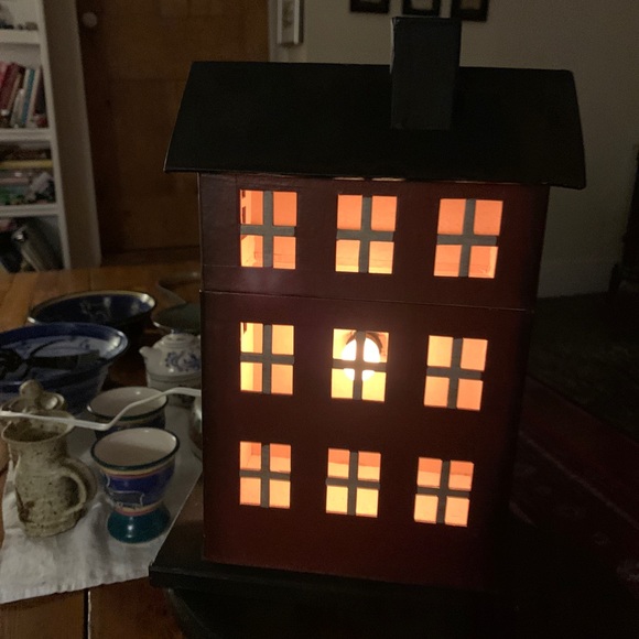 House Light - Picture 7 of 14